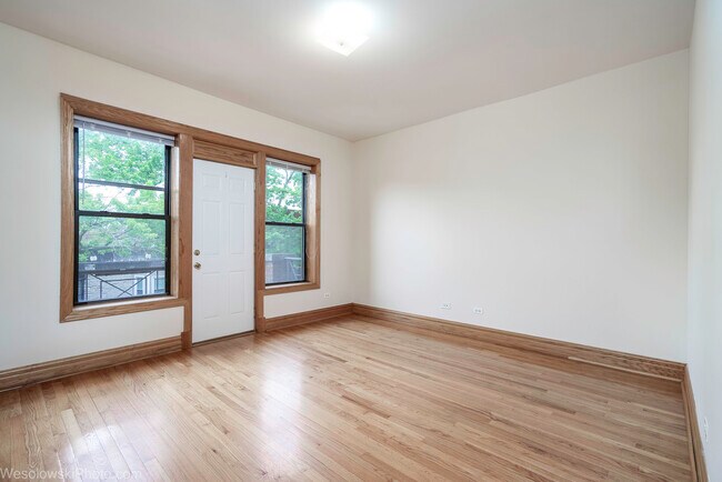 Foto del edificio - 1165 E 54th St