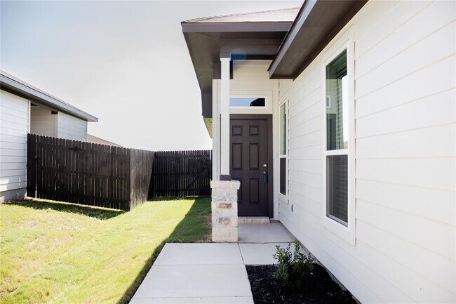 Foto del edificio - 247 Schrader Dr