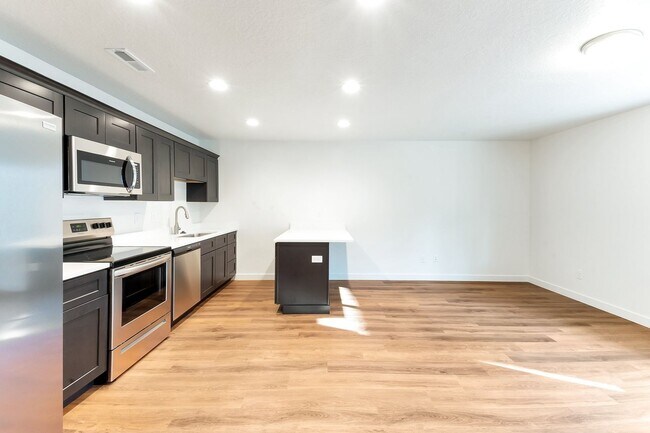 Foto del edificio - Remodeled Vineyard Townhome w/ 2 Car Garage