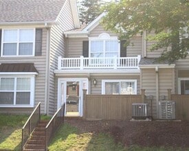 Building Photo - 209 Bristol Cmns