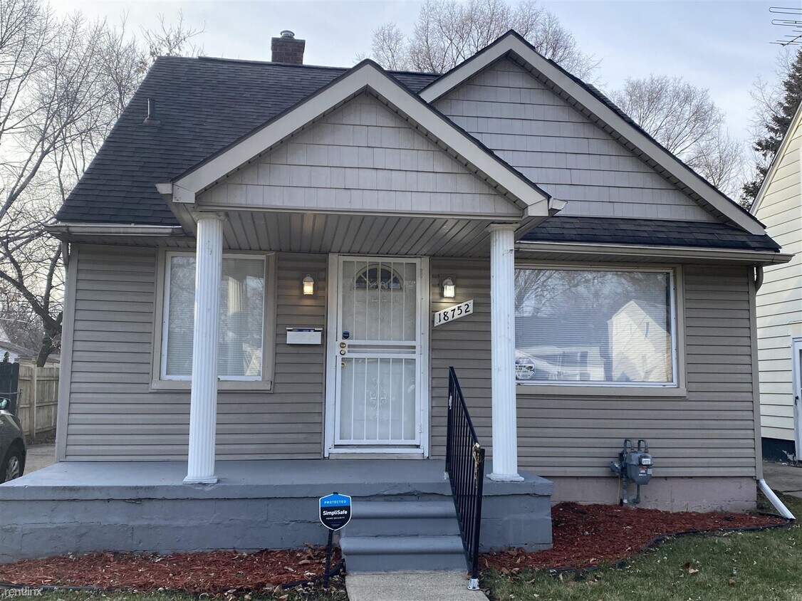 Primary Photo - 3 br, 1.5 bath House - 18752 Kenosha St
