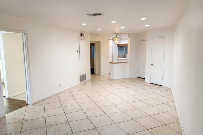 Foto del edificio - 48255 Monroe St