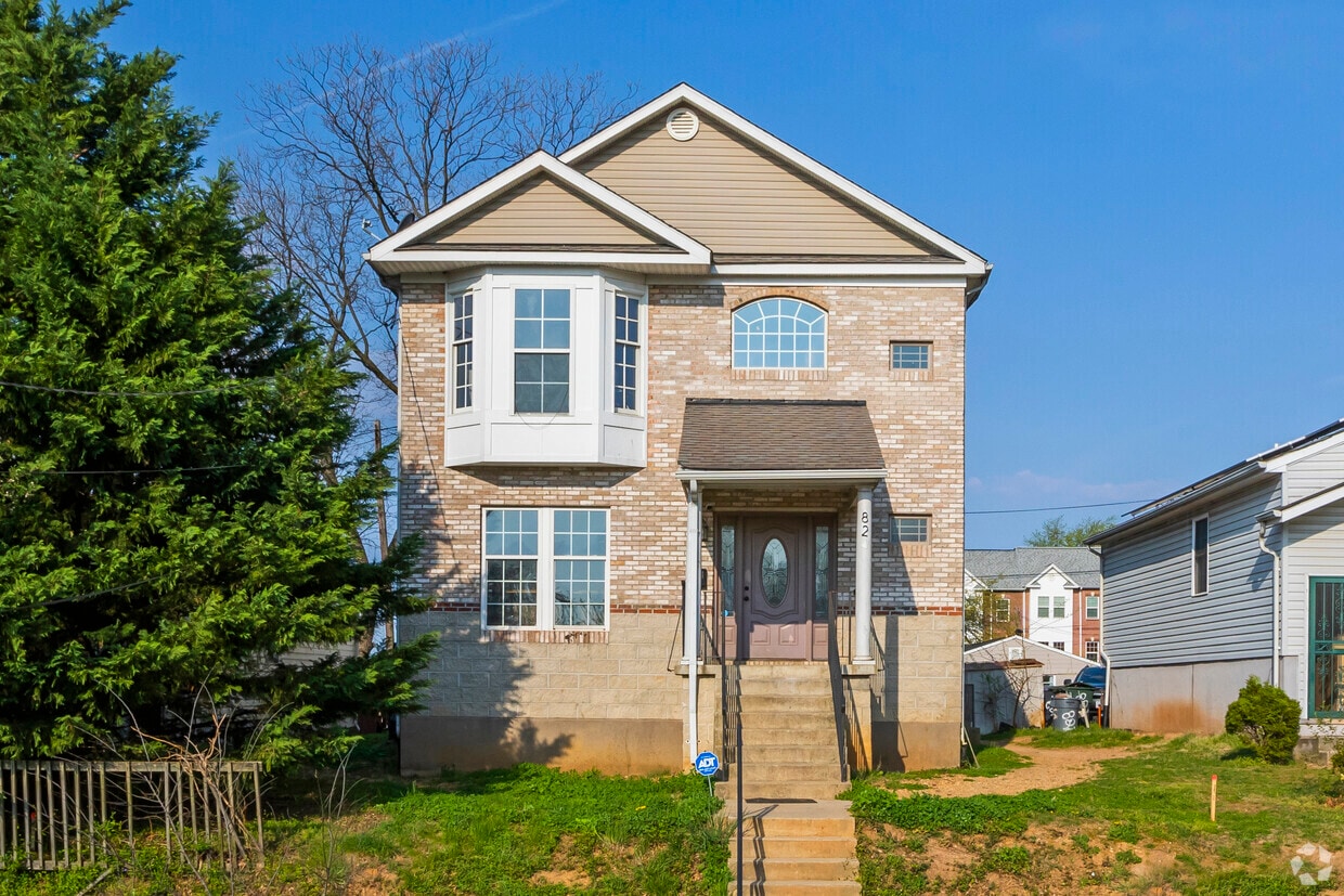 824 48th Pl NE, Apartamento en el sótano - 824 48th Pl NE