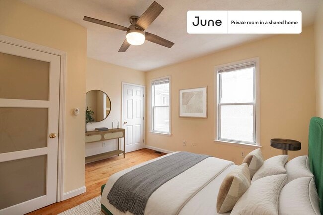 Building Photo - Private bedroom in 3 bed/2 bath Home