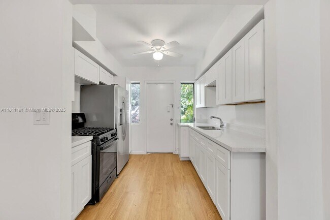 Building Photo - 1050 92nd St