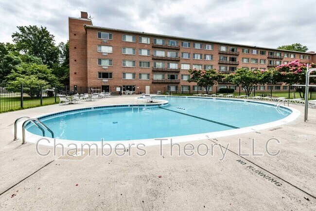 Foto del edificio - 10570 Main St