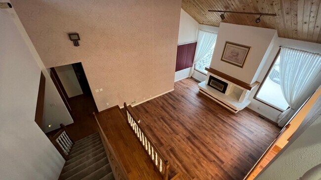 Foto del edificio - Call Today! Beautiful, Spacious 4 bedroom,...