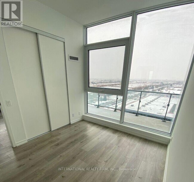 Photo du bâtiment - 1000 Portage Pkwy