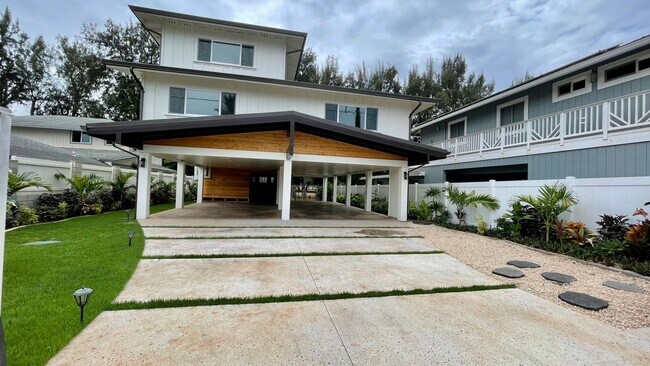 Foto del edificio - FULLY FURNISHED, STUNNING, BRAND NEW CONST...
