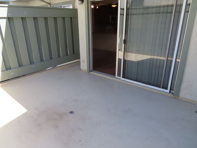Building Photo - Two Bedroom Townhome in Linda Visa