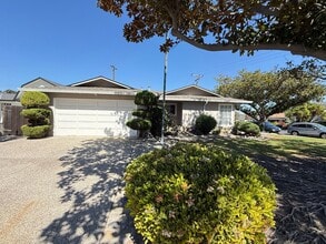 Building Photo - 2360 Fordham Dr