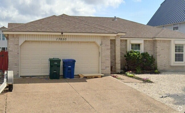 Building Photo - 13850 Topsail St