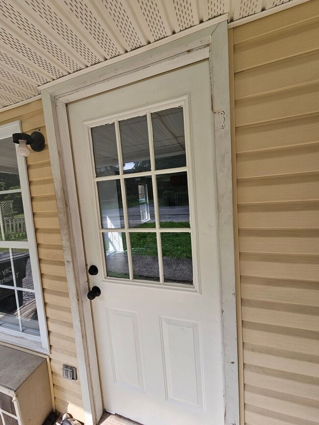 Building Photo - Beautifully Updated Duplex in Central Tull...