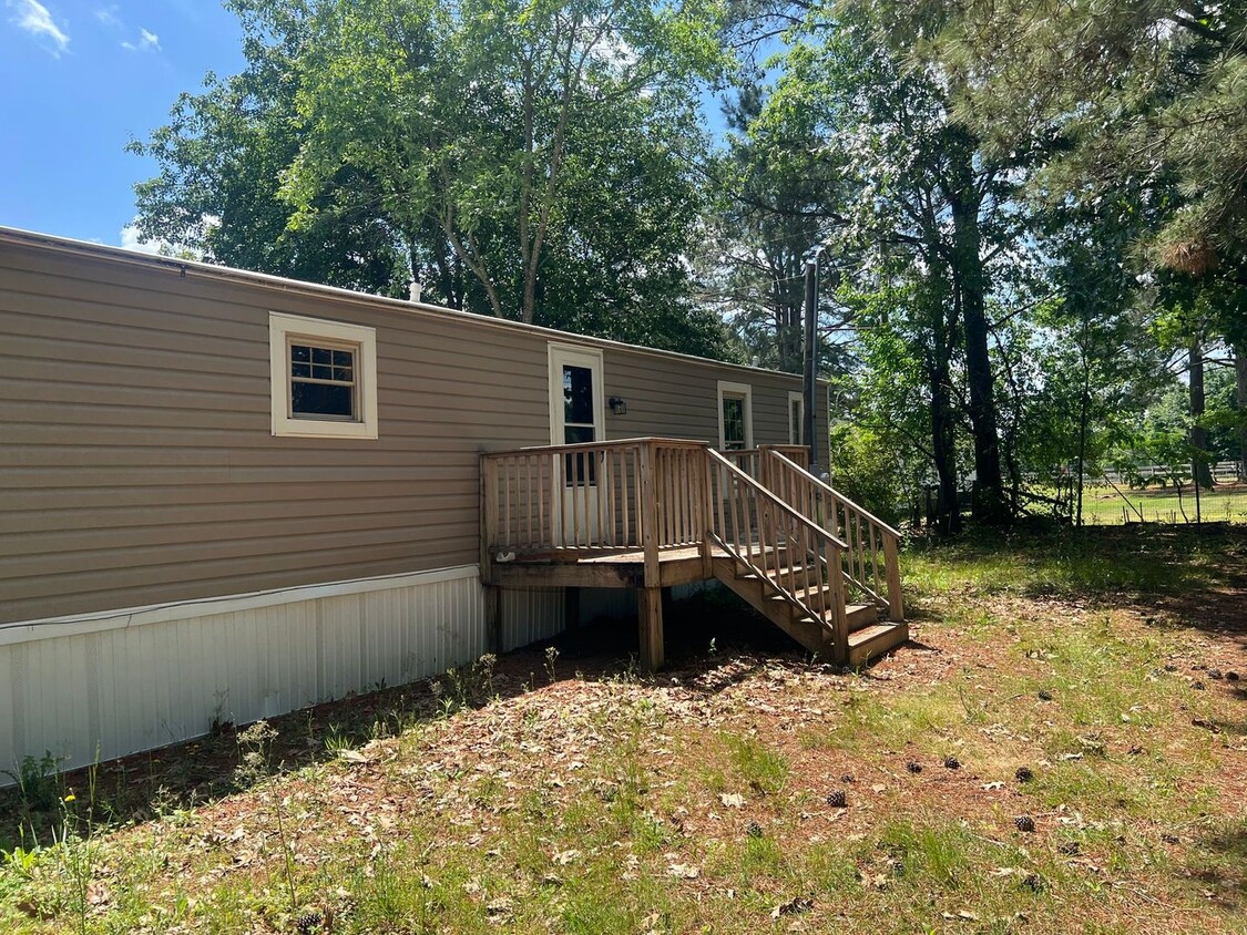 Foto principal - 3 Bedroom Singlewide Mobile Home