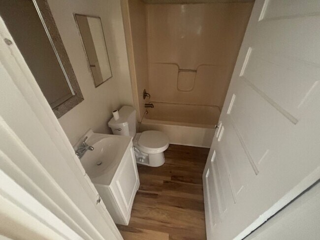 Building Photo - Knoxville 37920 - 3 bedroom 2 bath - call Howard Grower 865-705-0969