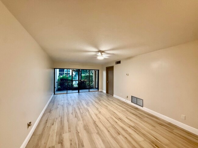 Building Photo - 2050 Oleander Blvd