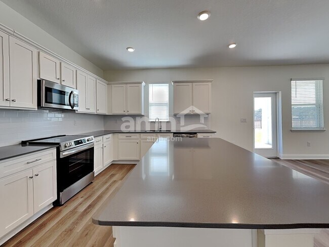 Foto del edificio - 3710 Lk Blf Lp