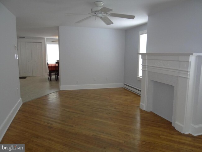 Building Photo - 574 Maple St