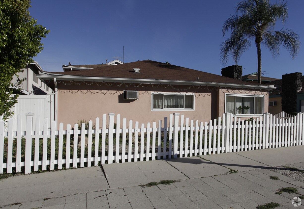 Building Photo - 6658 Wilkinson Ave