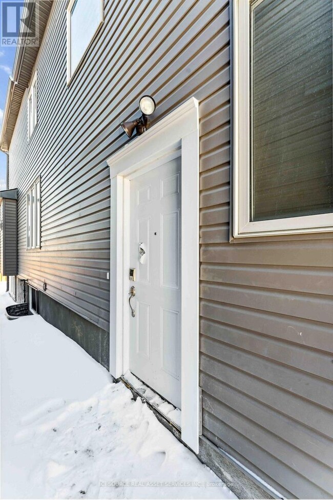 Building Photo - 168 Gosling Cres