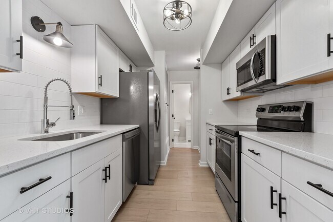 Building Photo - 530 Shorely Dr