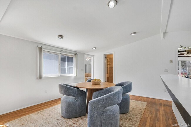 Foto del edificio - 15 Community Rd