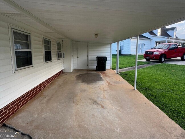 Building Photo - 4620 Woodlane Dr