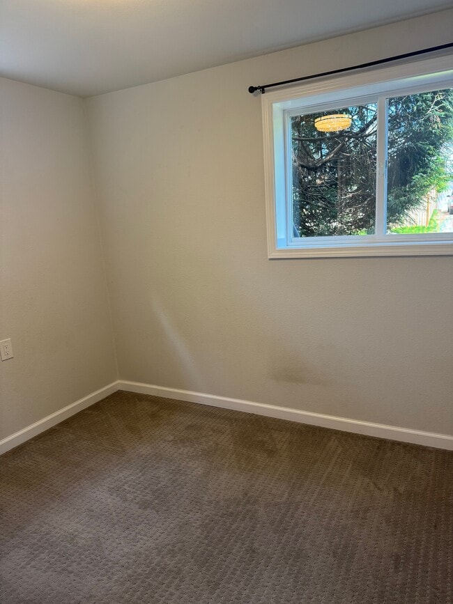 Building Photo - 1509 N 143rd St