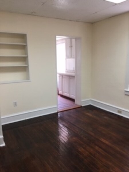 Dining room - 359 W Chester Pike