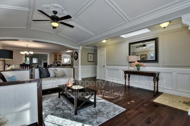 Foto del edificio - 1534 Constanso Way