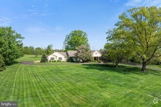 Building Photo - 560 Indian Creek Rd