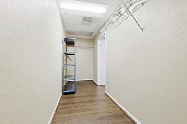 Foto del edificio - 2500 Mandell St