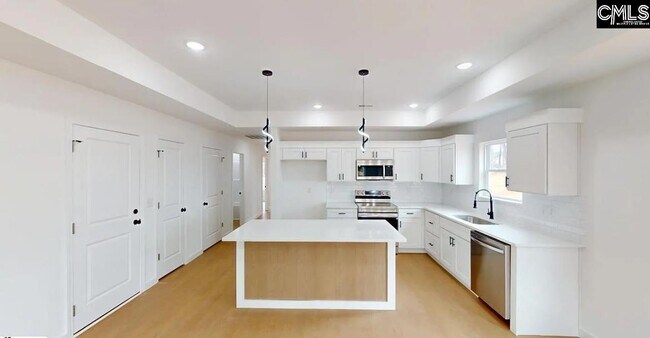 Foto del edificio - 382 Davis Rd