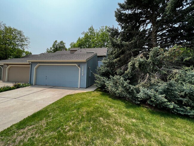 Foto del edificio - Bright, 2 Bed 2 Bath End-Unit Townhome in ...