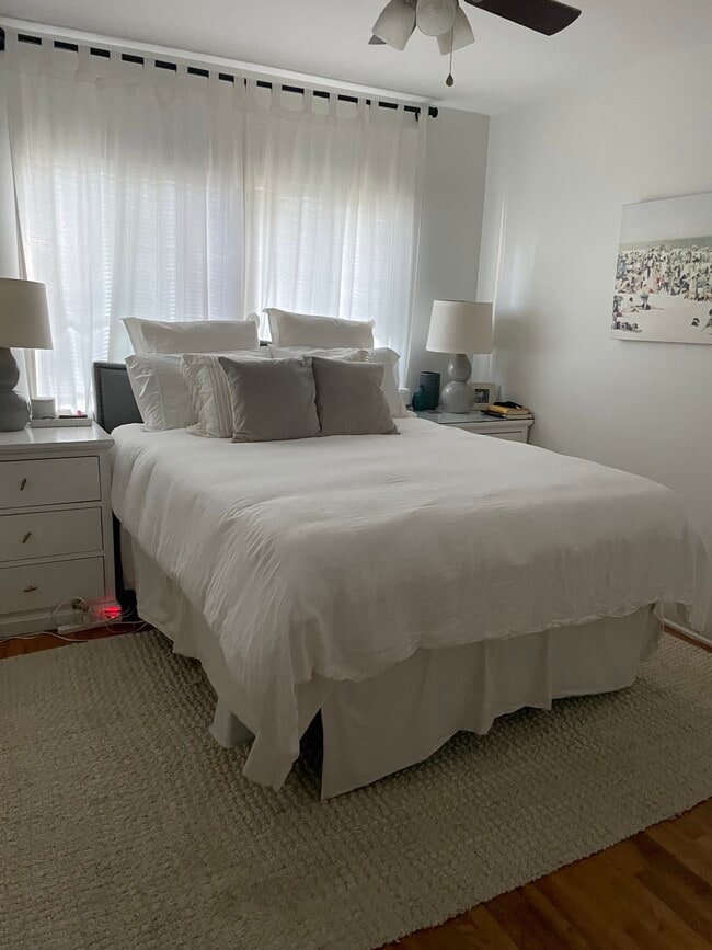 bedroom - 2202 Penmar Ave