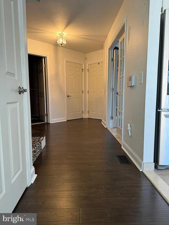 Foto del edificio - 518 Country Club Dr