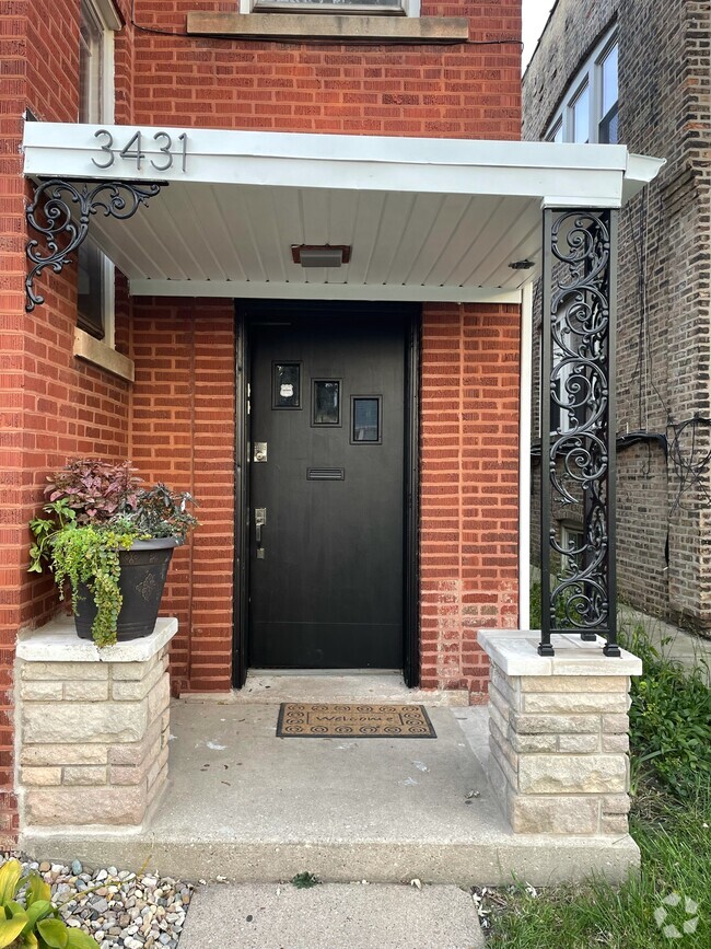 Building Photo - 3431 N Lowell Ave