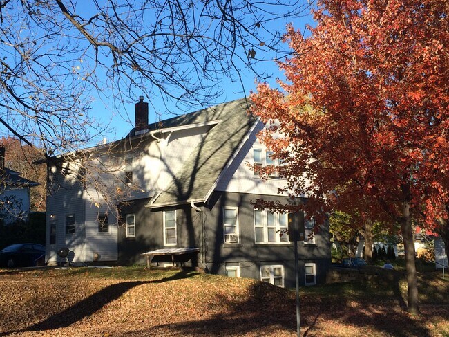 Building Photo - 701 N Gilbert St