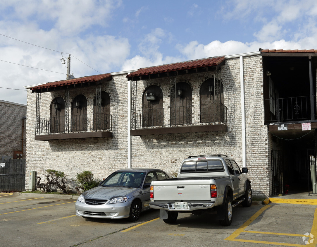 3512 N Arnoult Road - 3512 N Arnoult Rd