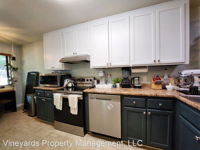 Building Photo - 2 br, 2.5 bath House - 2307 Tina Dr