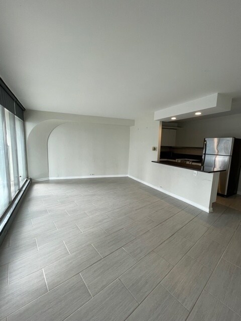 Foto del edificio - 300 N State St