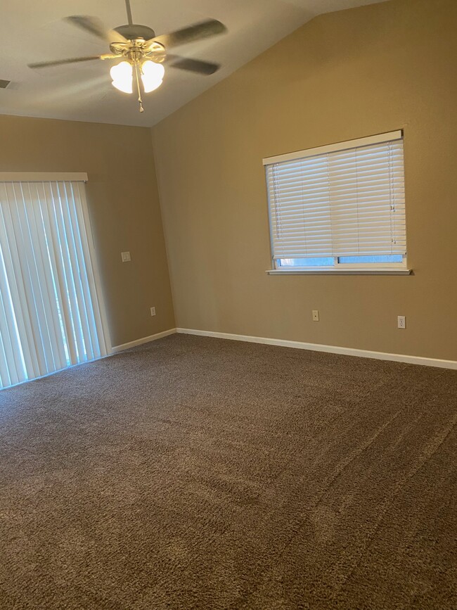 Master Bedroom - 1021 Golf Ave