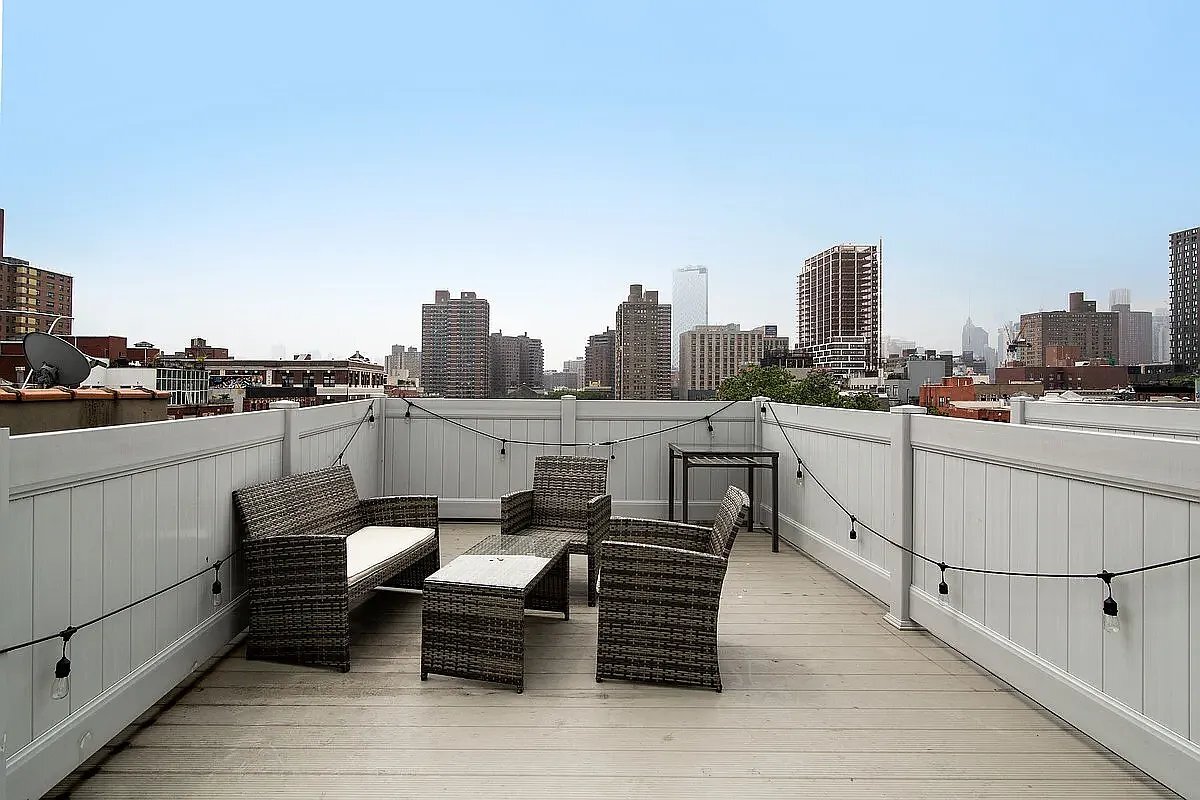 Foto principal - 202 E 13th St