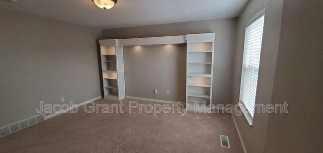 Building Photo - 459 Pheasant Ridge Dr
