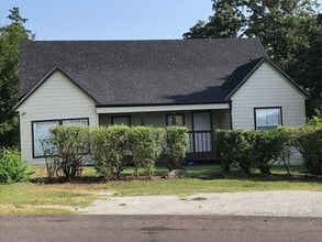 Building Photo - 1220 E 15th St