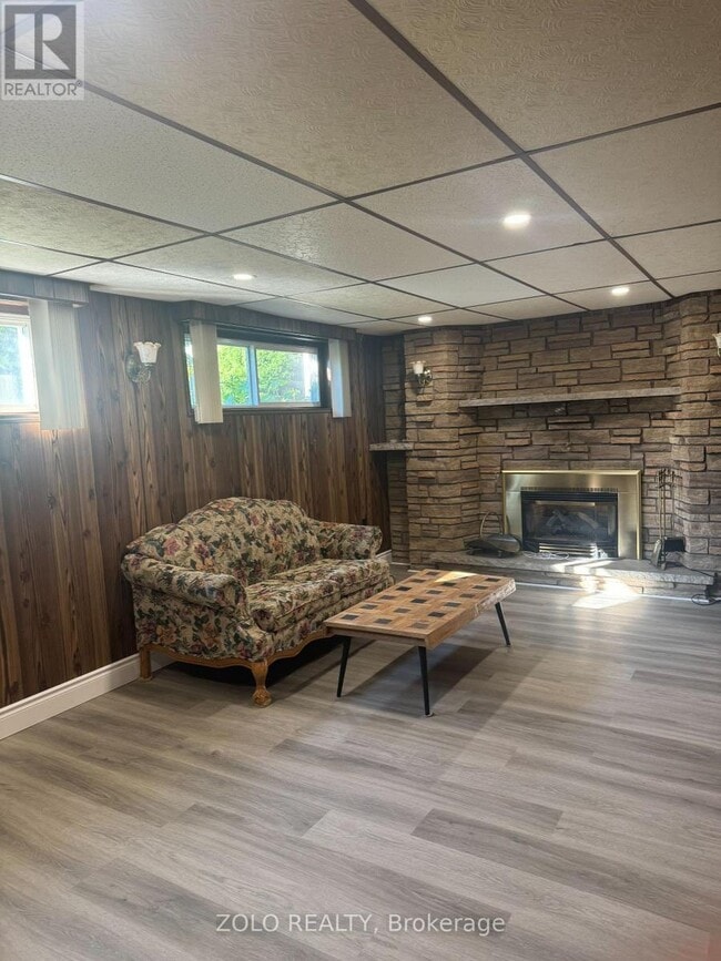 Building Photo - 346 Wenlock Ave