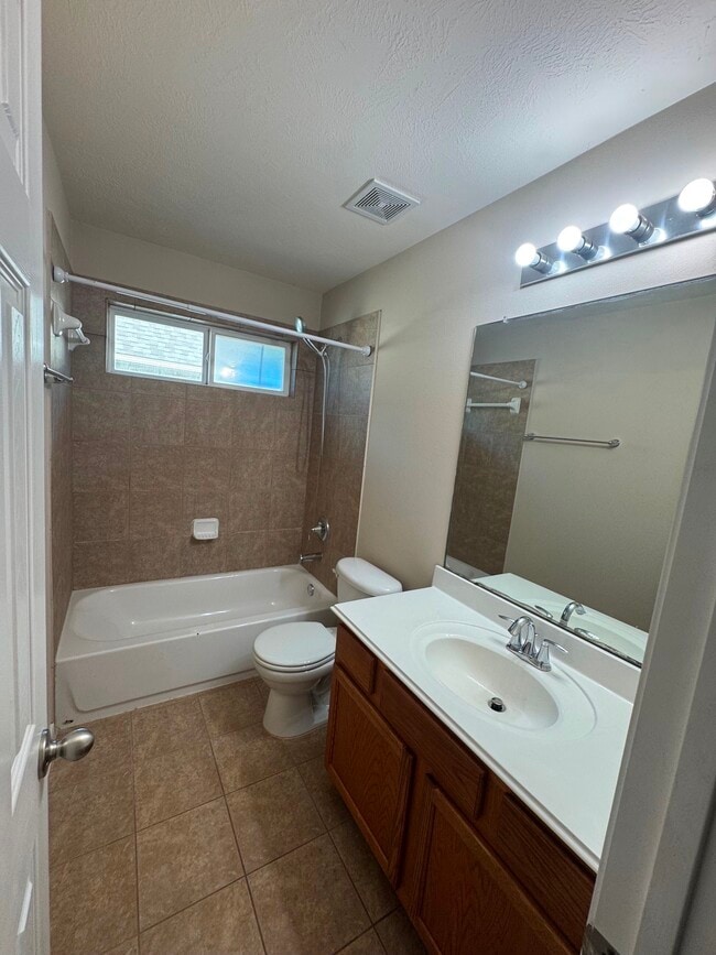 Building Photo - 26310 Creston Woods Dr