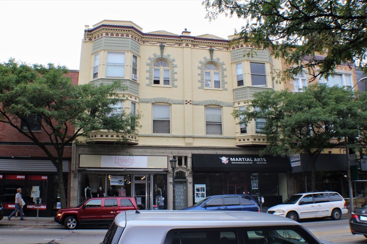 Primary Photo - 111 N Oak Park Ave