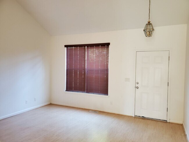 Foto del edificio - West Eugene 4 Bedroom Treasure