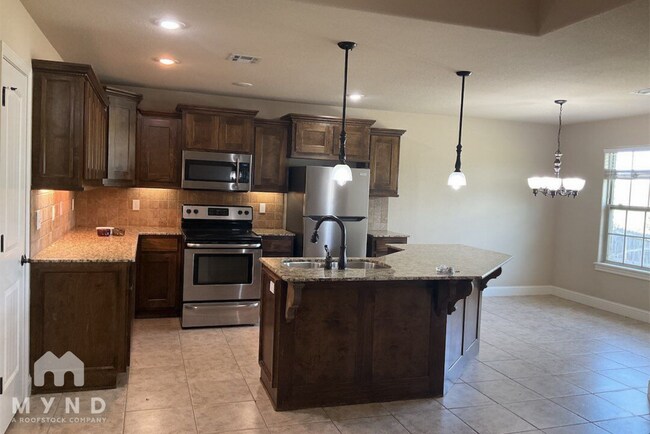 Building Photo - 2904 SW Warberry Ave